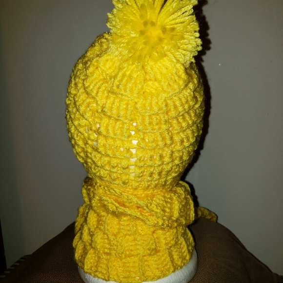 Crochet hat and scarf - Picture 4 of 4